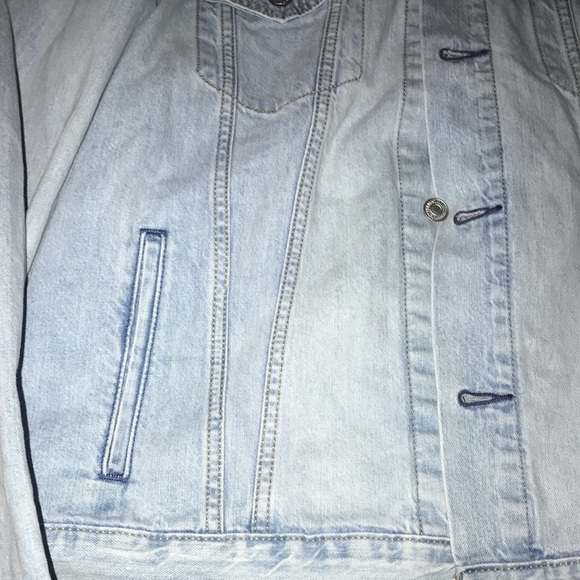 New light wash Levi’s Boyfriend Trucker Jacket - Picture 7 of 14